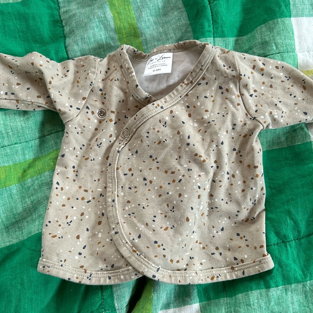 Jax and Lennon wrap top